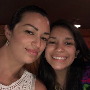 Meet your Posher, Ofelia